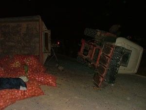 Kuluda traktör devrildi 1 kişi yaralandı