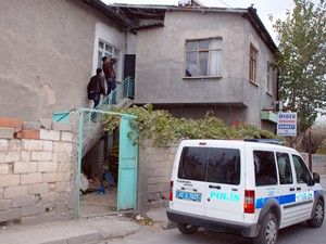 Yaşlı adamı parası için ellerini bağlayıp dövdüler