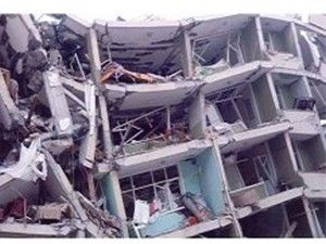 Enkaz yağmalıyorlar