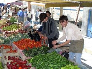 Emirgazide bayram alışverişi yoğunluğu