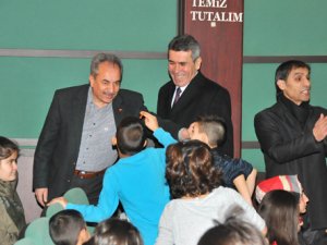 Akşehir’de Başarılı Öğrencilere Sinema Hediyesi