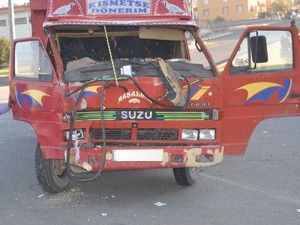 Belediye otobüsü kamyonetle çarpıştı: 5 yaralı