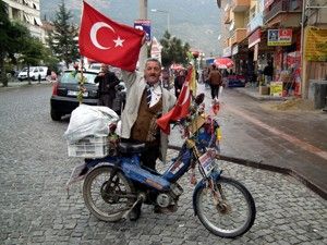 Susuz Bey şehitler için yollara düştü