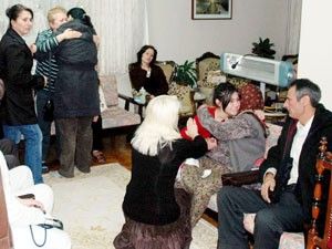 Şehitlerin evine ateş düştü