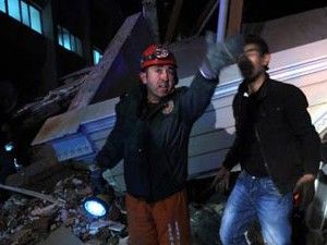 25 kişi yaralı kurtarıldı, 7 kişi öldü