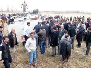 İşçi otobüsü devrildi: 34 yaralı