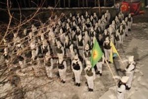 Beyaz kamuflajlı PKK'lılar