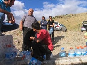Çoban çeşmelerinin yalnızlığını piknikçiler gideriyor