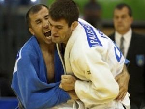 Judoda Sezer Huysuz'dan altın madalya