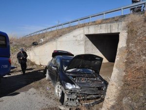 Akşehir’de Otomobil Şarampole Yuvarlandı: Dört Yaralı