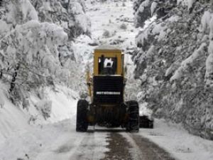 Doğu'da kar sert yüzünü gösteriyor