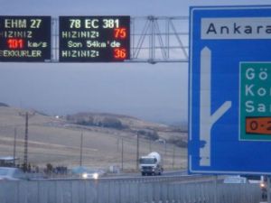 Hızlı şoförler plakalı dijital radara yakalanıyor