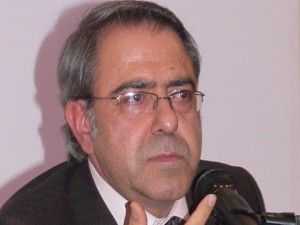 Ezan değil şarkı okundu