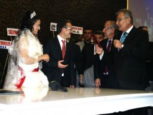 Deniz Baykal Konya'da nikah şahidi oldu