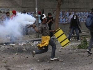 Mısır'da polis Tahrir Meydanı'nı bastı