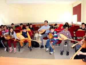 Seydişehir'de öğrencilere bağlama kursu