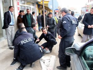 Hemşire İle 2 polisi darp etti, kontrol edilemedi