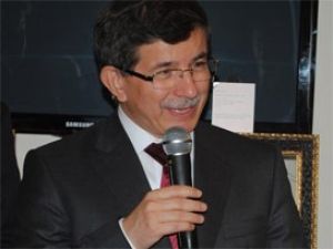 Davutoğlu, Londra'da Padişah fermanlarıyla konuştu