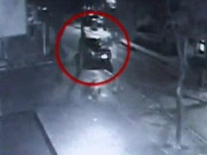 Hırsız bagajı 15 saniyede açtı