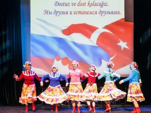 Türkler ve Ruslar dostluk konseri düzenledi