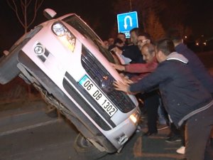 Otomobile Çarpan Cip Sürüklendi