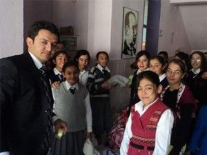 Sazlıpınar İlköğretim Okulundan Van'a giyecek yardımı
