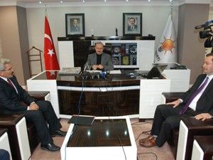 Partiler en büyük sivil toplum kuruluşudur