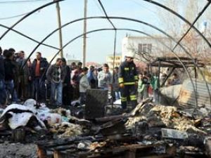 Depremzedeleri soymak için çadırları yaktılar