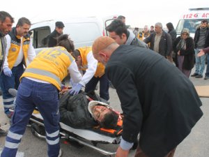 Mucura Kapılan Araç Takla Attı: 3 Yaralı