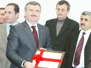 Belediye başkanları mazbatalarını aldı