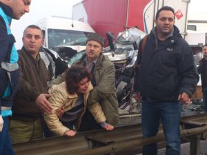 50 araç birbirine girdi