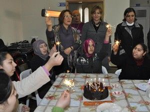 Ümit Çocukları Derneği engellilerle pasta kesti