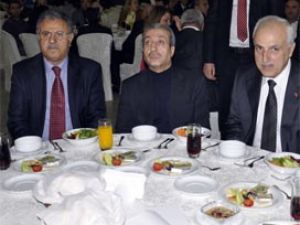 Devlet erkanı Ehl-i Beyt iftarında