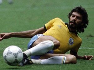 Brezilyalı efsane futbolcu Socrates öldü