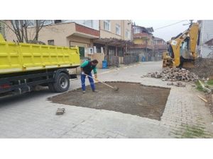 Kartepe’de Parke Tamiratı Çalışmaları Sürüyor