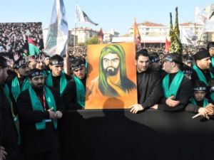 Gözyaşları Hz. Hüseyin'e akıyor