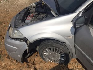 Otomobil Durmayınca Tekerleğine Ateş Edildi