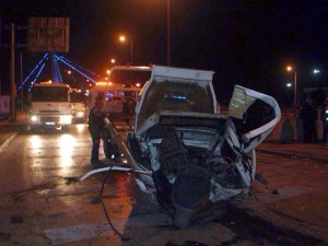 Korkuluklara Çarpan Araçtan Dışarı Fırladılar: 2 Ölü