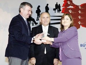 Başkan Akyürek Herkes İçin Ulaşılabilir Türkiye Eğitim Programı Teşvik Ödülü aldı