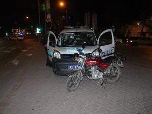Motosiklet Yayaya Çarptı: 2 Yaralı