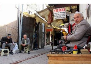 En Eski Çarşıda 40 Yıldır Tamircilik Yapıyor