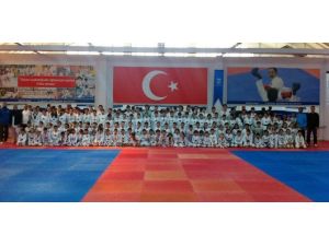 Kağıtsporlu Tekvandocular Kuşak Sınavından Geçti