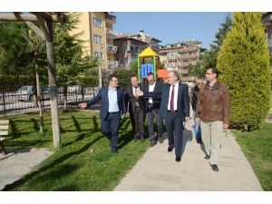 Başkan Gürlesin Park Alanlarını İnceledi