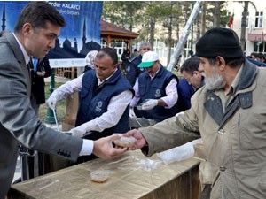 Kalaycıdan öğrencilere aşure ikramı