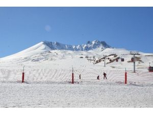 İl Ve Bölge Müdürleri Vali Düzgün Başkanlığında Erciyes’te Toplandı