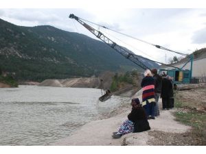 Reşadiye’de Kayıp İki Çocuk Balçıkla Kaplı Alanda Aranıyor