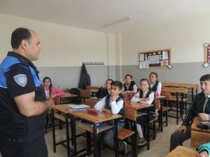 Öğrencilere, Polislerin Suç İle Suçlulara Karşı Uyarıları Sürüyor