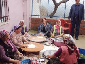 İlk Kadın Kaymakam, Kadınlarla Gözleme Yaptı