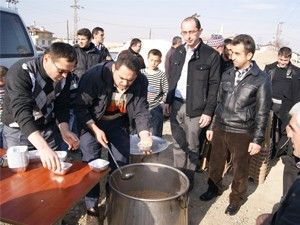 Bozkır Koçaşlılar Derneği aşure ikram etti