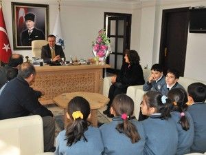 Başkan Oğul'a öğrencilerden ziyaret